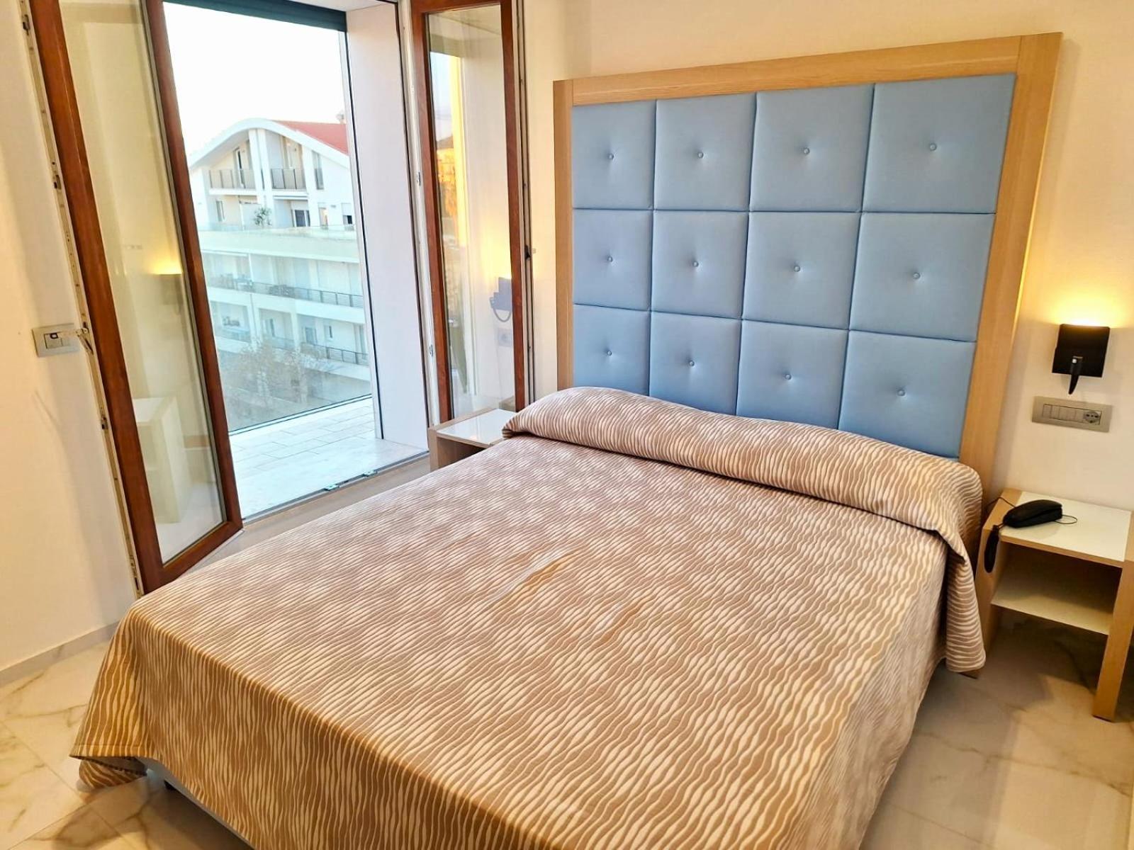 Deluxe Double or Twin Room,1682930854:JPEG
